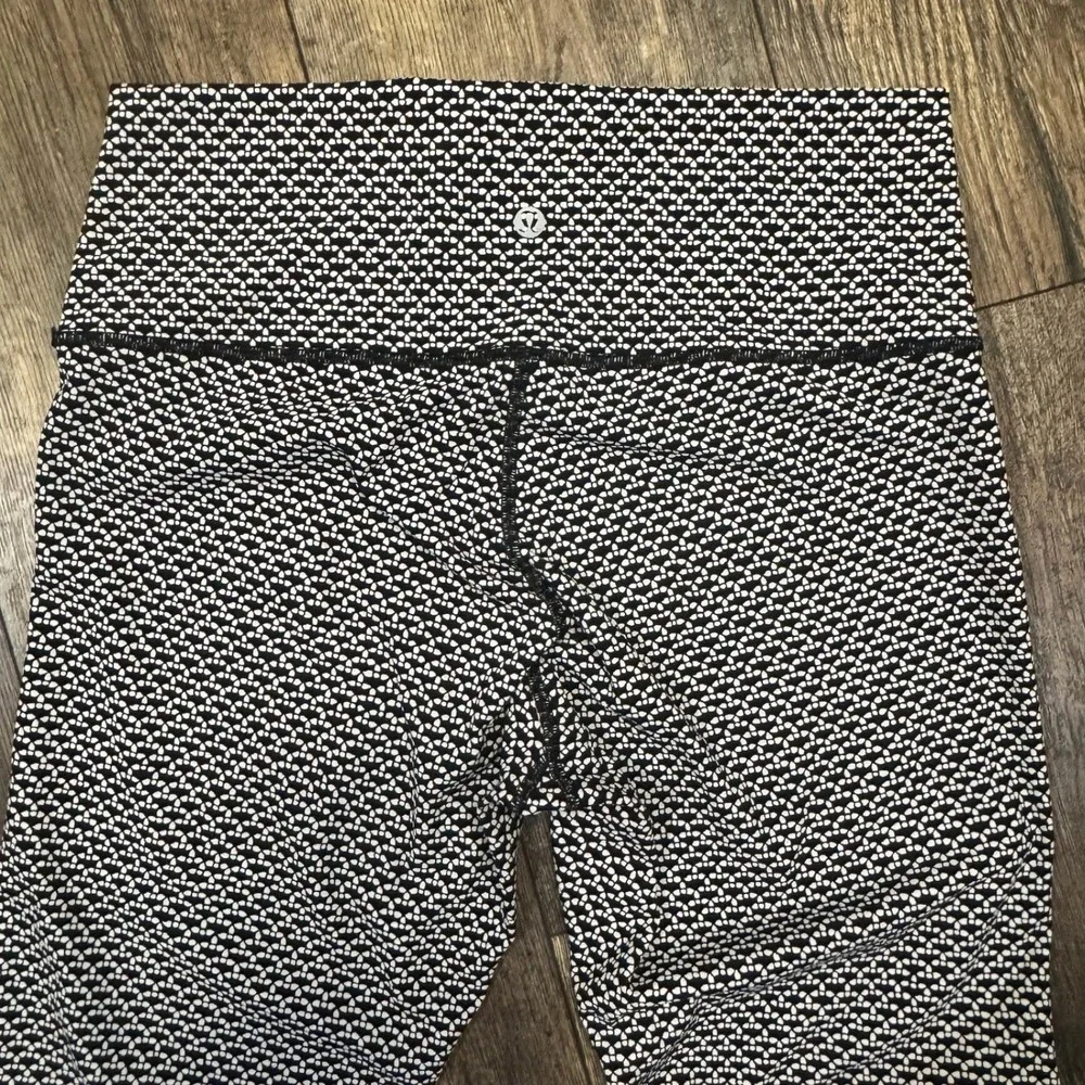 Lululemon Wunder Under Hi-Rise 7/8 Tight‎ Full-On Luxtreme Black White Size 10